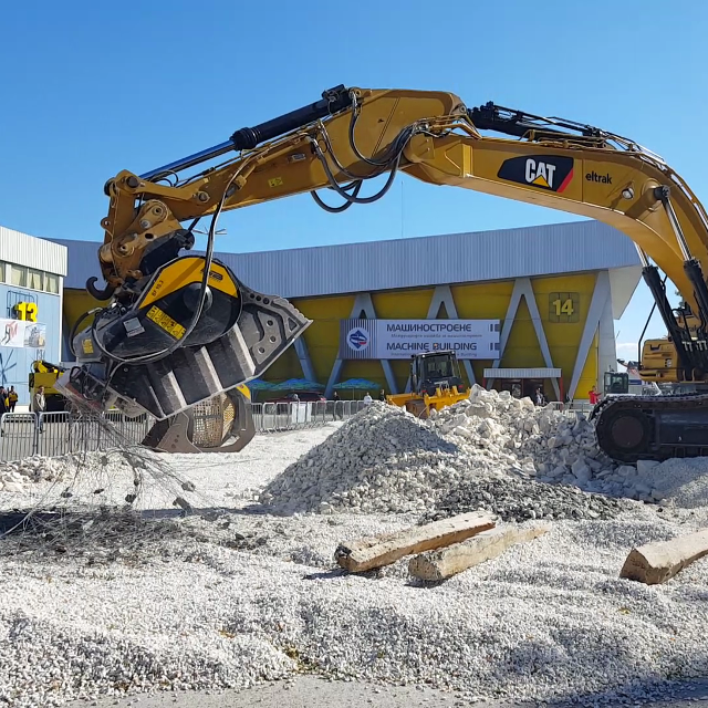 BF90.3_Caterpillar-336F_Bulgaria_train-sleepers_limestone_rock_6.640x640