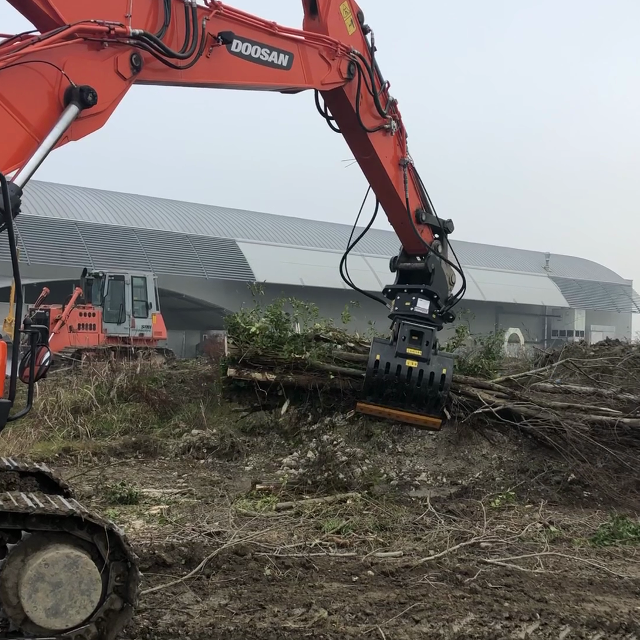 MB-G900-Doosan-235-Italy-environmental-remediation-wood-2-.640x640