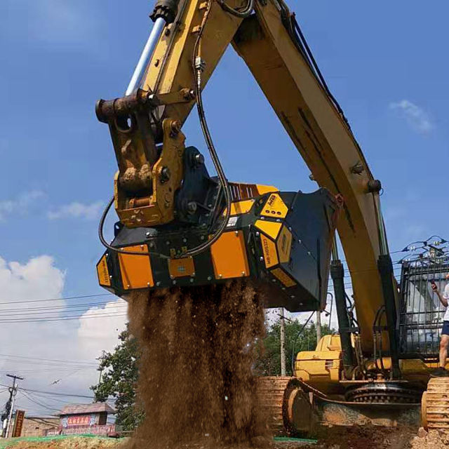 MB-HDS323_Caterpillar336_China_recycling_composting_soil-stones.640x640