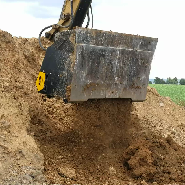 MB-HDS323_RM-mixer-kit_Caterpillar-325_Germany_soil_stone_clay_4.640x640