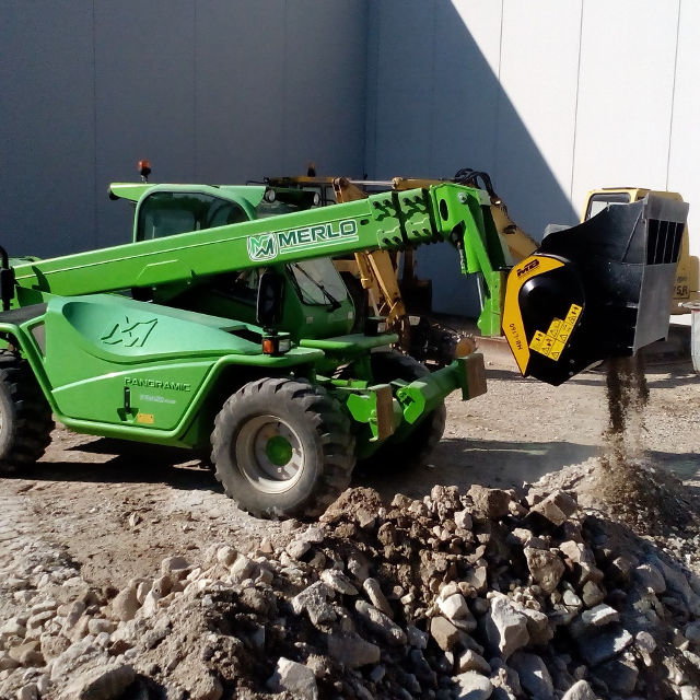 MB-L140-Merlo-Italy-Headquarters-.640x640