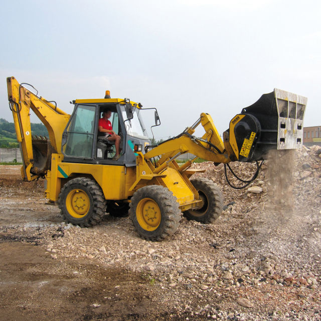 MB-L160-on-backhoe-loader-4-.640x640