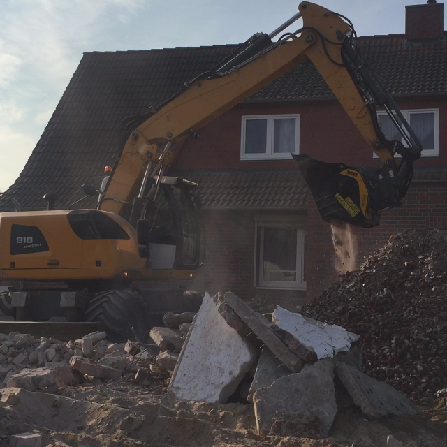 MB-L200-Liebherr-918-Germany-demolition-material-HD-2-.640x640
