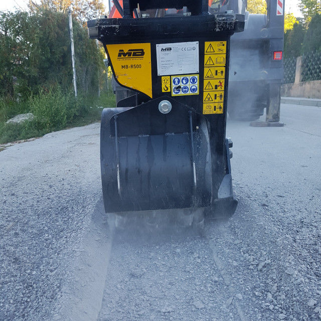 MB-R500-Terex-TLB-840-Slovenia-road-construction-asphalt_640x640