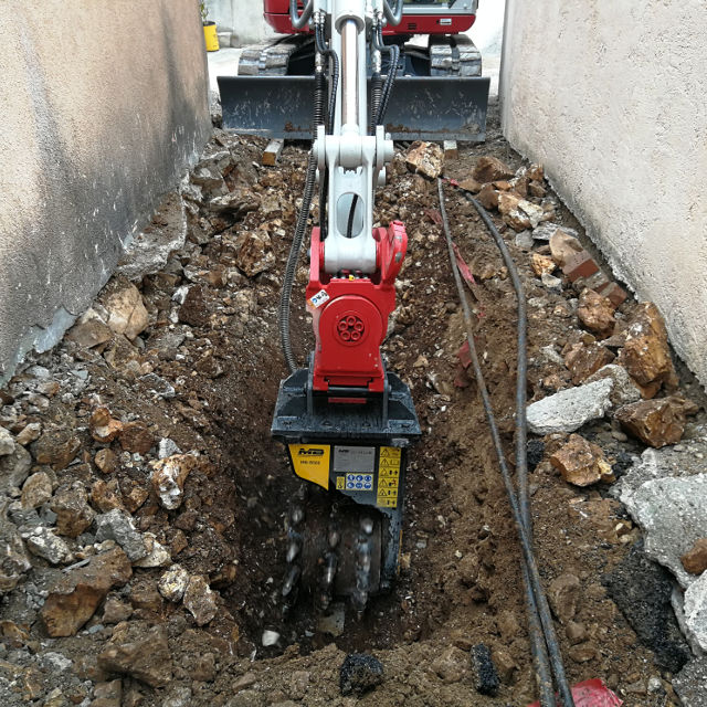 MB-R500_Takeuchi-TB-290-2_Croatia_utility-works_limestone.640x640