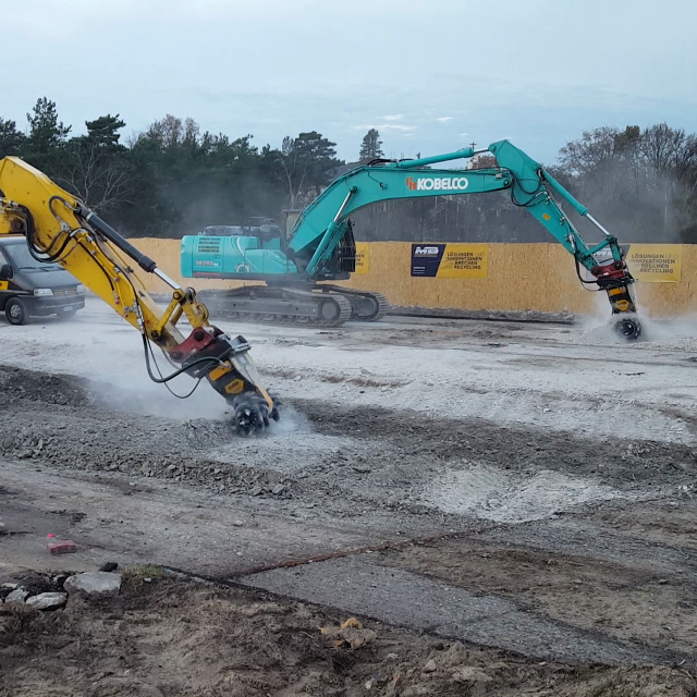 MB-R800_MB-R900_New-Holland-E215C_Kobelco-SK260NLC_Germany_demolition-material_concrete.640x640