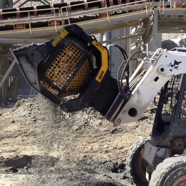 MB-S10_Bobcat-S650_Peru_foundry-_steel-grinding-media.640x640