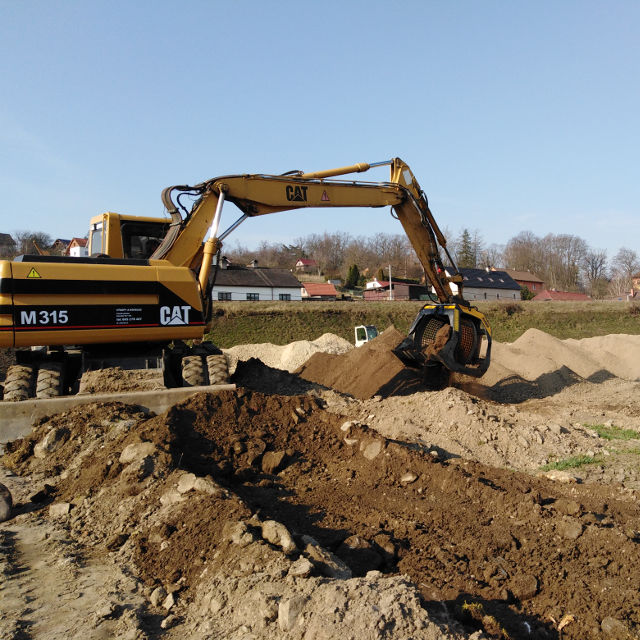 MB-S14-Caterpillar-Czech-Republic-piping-soil.640x640