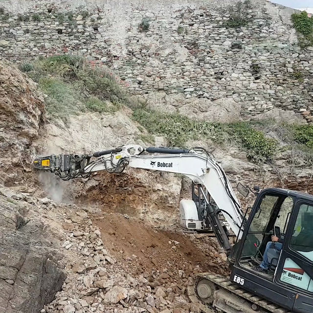 R500-Bobcat-E55-Corse-Roadworks-Cliffs.640x640